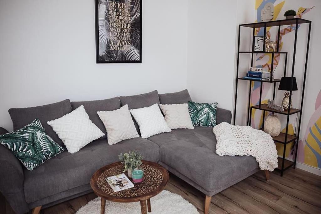 Cozy Dreams: Deluxe 2-Zimmer-Apartment -Kueche Nürnberg Exteriör bild
