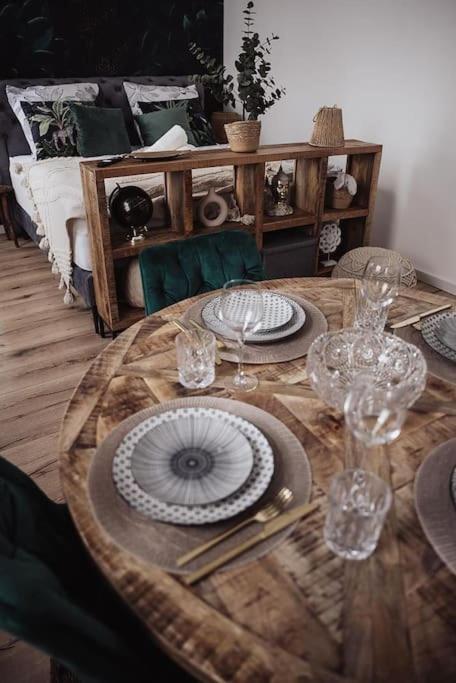 Cozy Dreams: Deluxe 2-Zimmer-Apartment -Kueche Nürnberg Exteriör bild