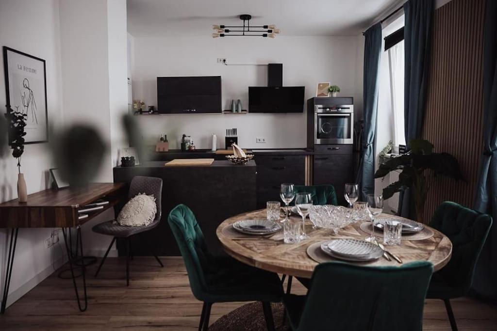 Cozy Dreams: Deluxe 2-Zimmer-Apartment -Kueche Nürnberg Exteriör bild